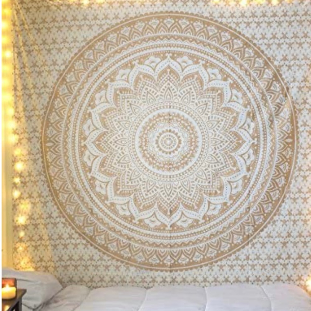 White & Gold - glittery gold Tapestry/Queen Bedspread 82x92 inches NWOT